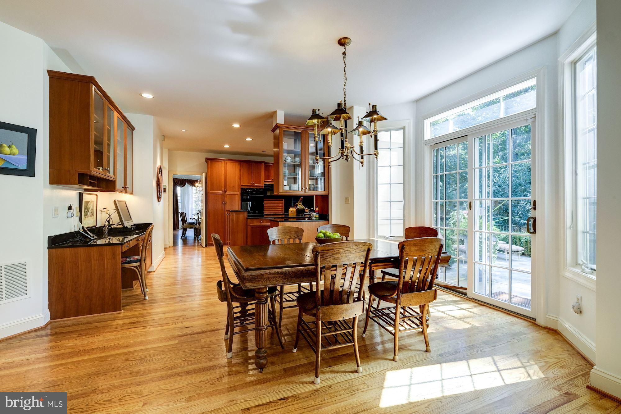 11204 River View Drive Potomac, MD 20854 - Photo 13 of 48 Main Level - Breakfast Room with Patio Access