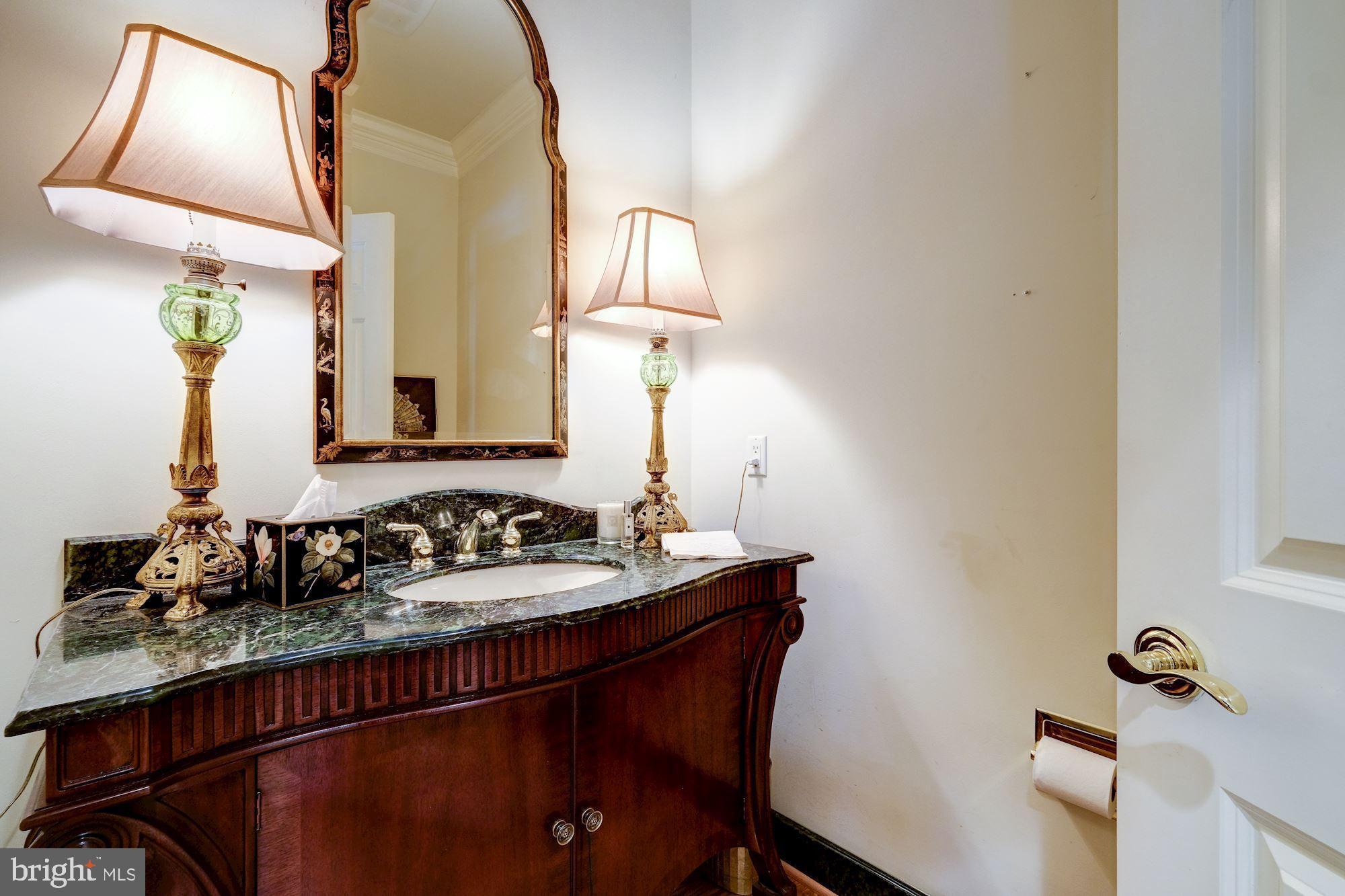 11204 River View Drive Potomac, MD 20854 - Photo 19 of 48 Main Level - Powder Room