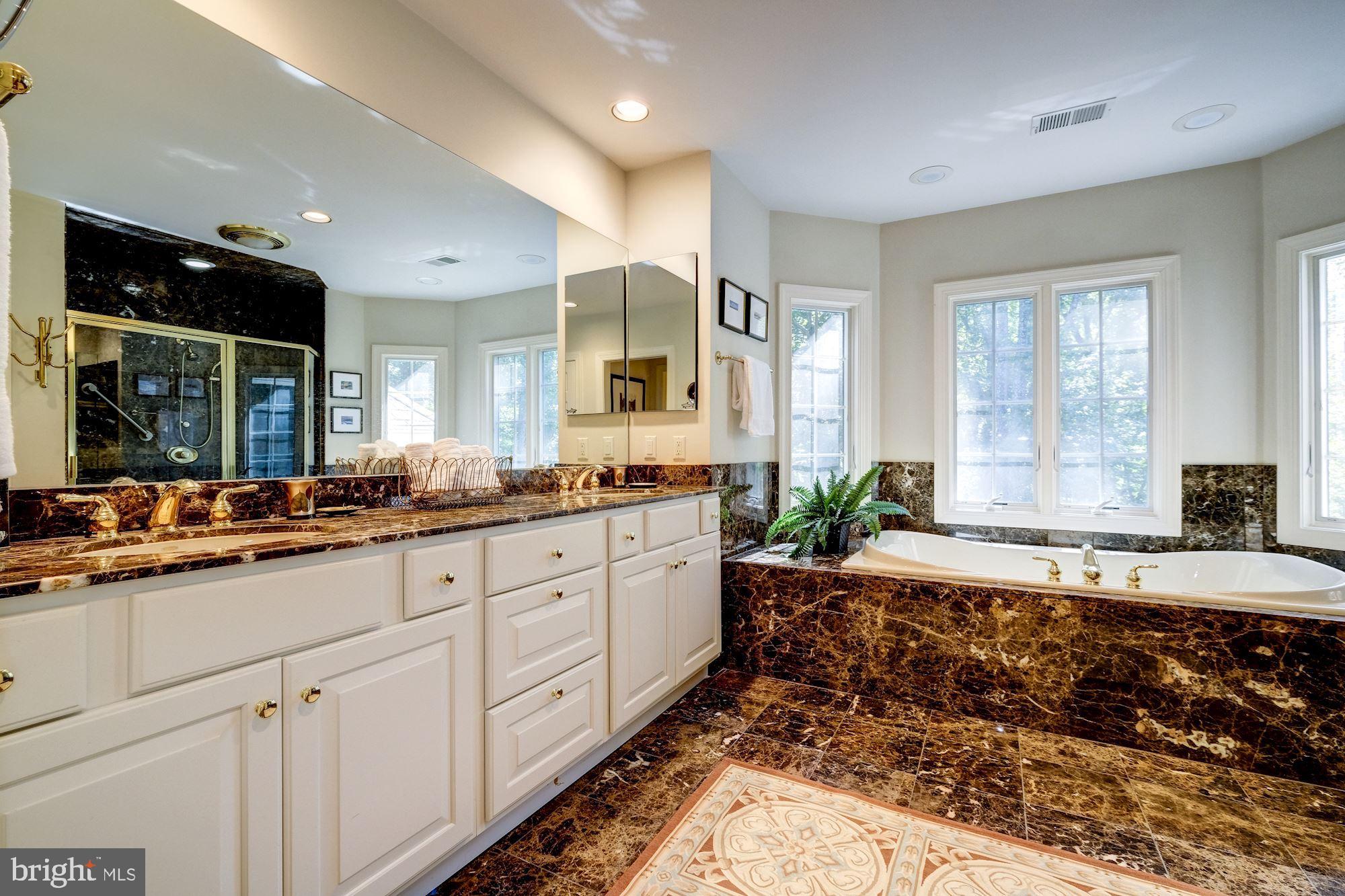 11204 River View Drive Potomac, MD 20854 - Photo 25 of 48 Upper Level - Owner En-Suite Bath