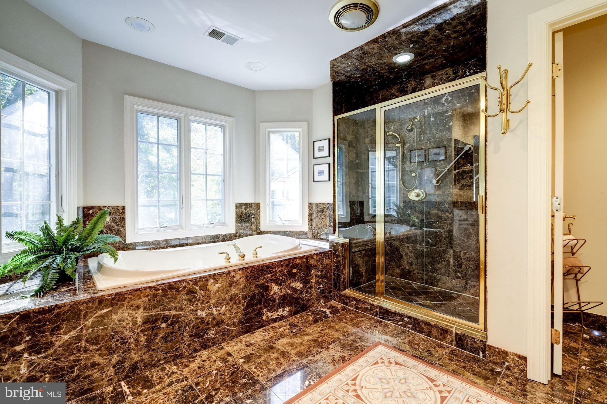 11204 River View Drive Potomac, MD 20854 - Photo 26 of 48 Upper Level - Owner En-Suite Bath