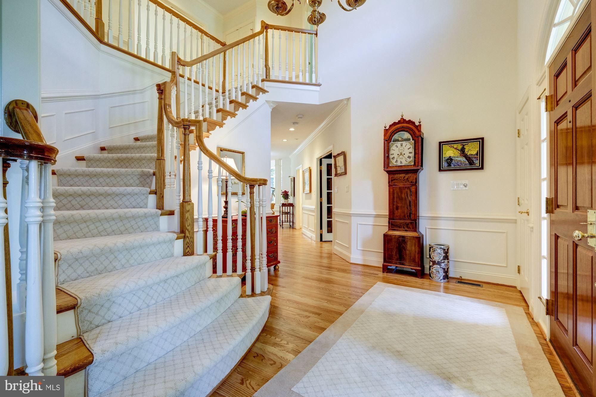 11204 River View Drive Potomac, MD 20854 - Photo 4 of 48 Main Level - Foyer