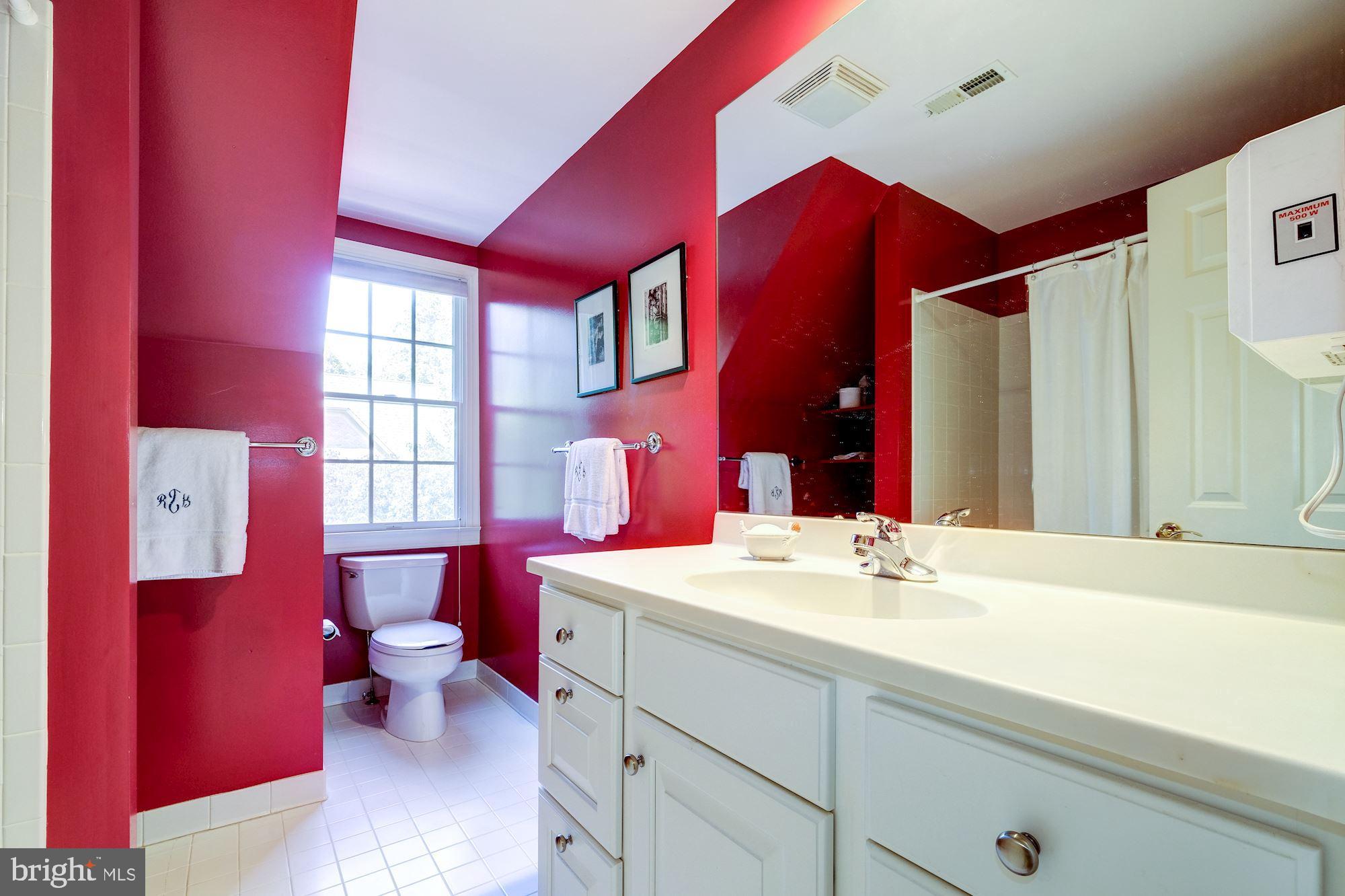 11204 River View Drive Potomac, MD 20854 - Photo 35 of 48 Upper Level - Full Bath