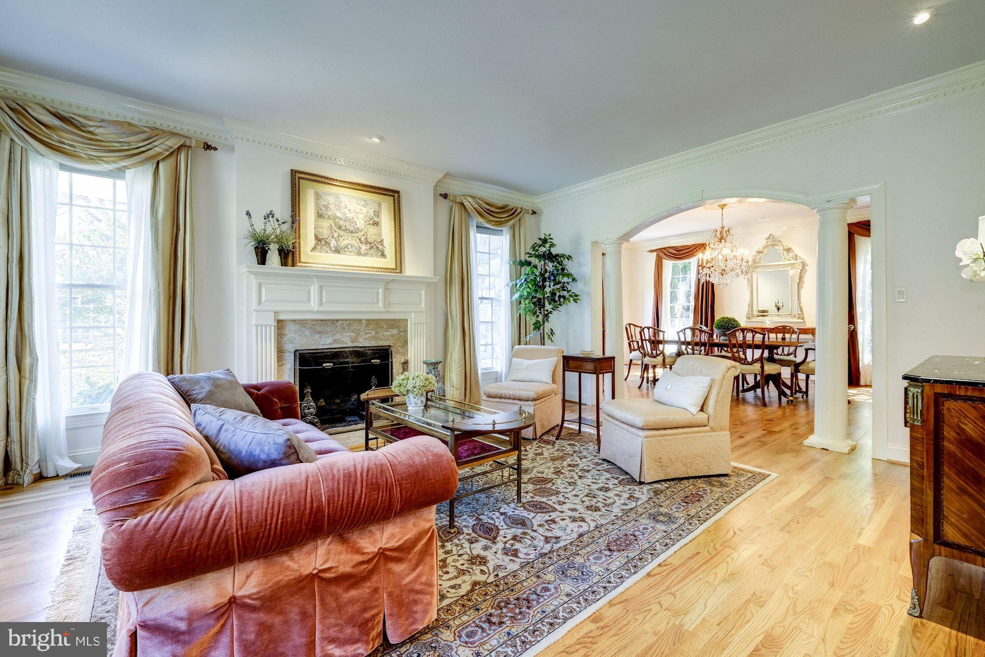 11204 River View Drive Potomac, MD 20854 - Photo 5 of 48 Main Level - Living Room