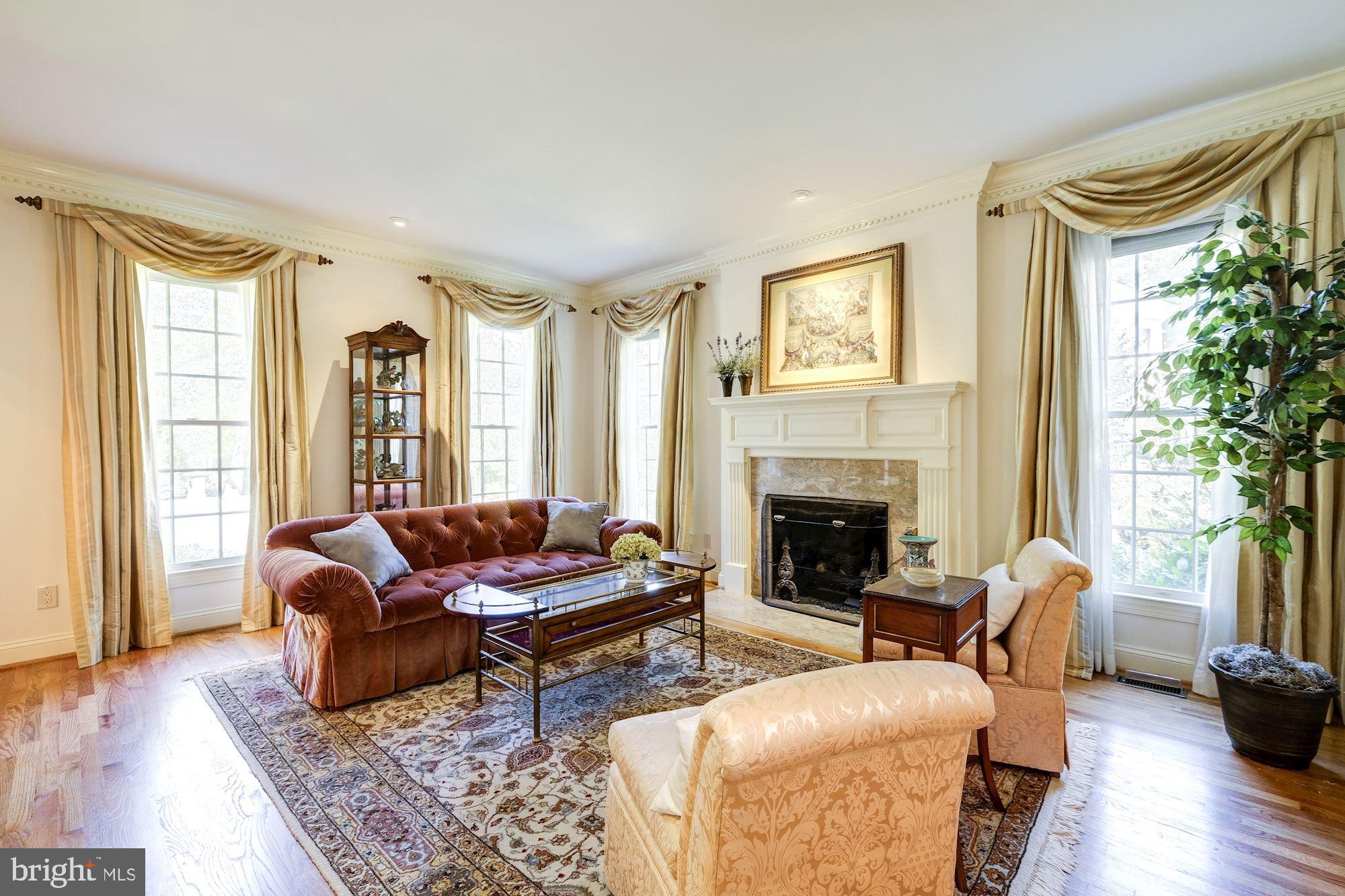 11204 River View Drive Potomac, MD 20854 - Photo 6 of 48 Main Level - Living Room