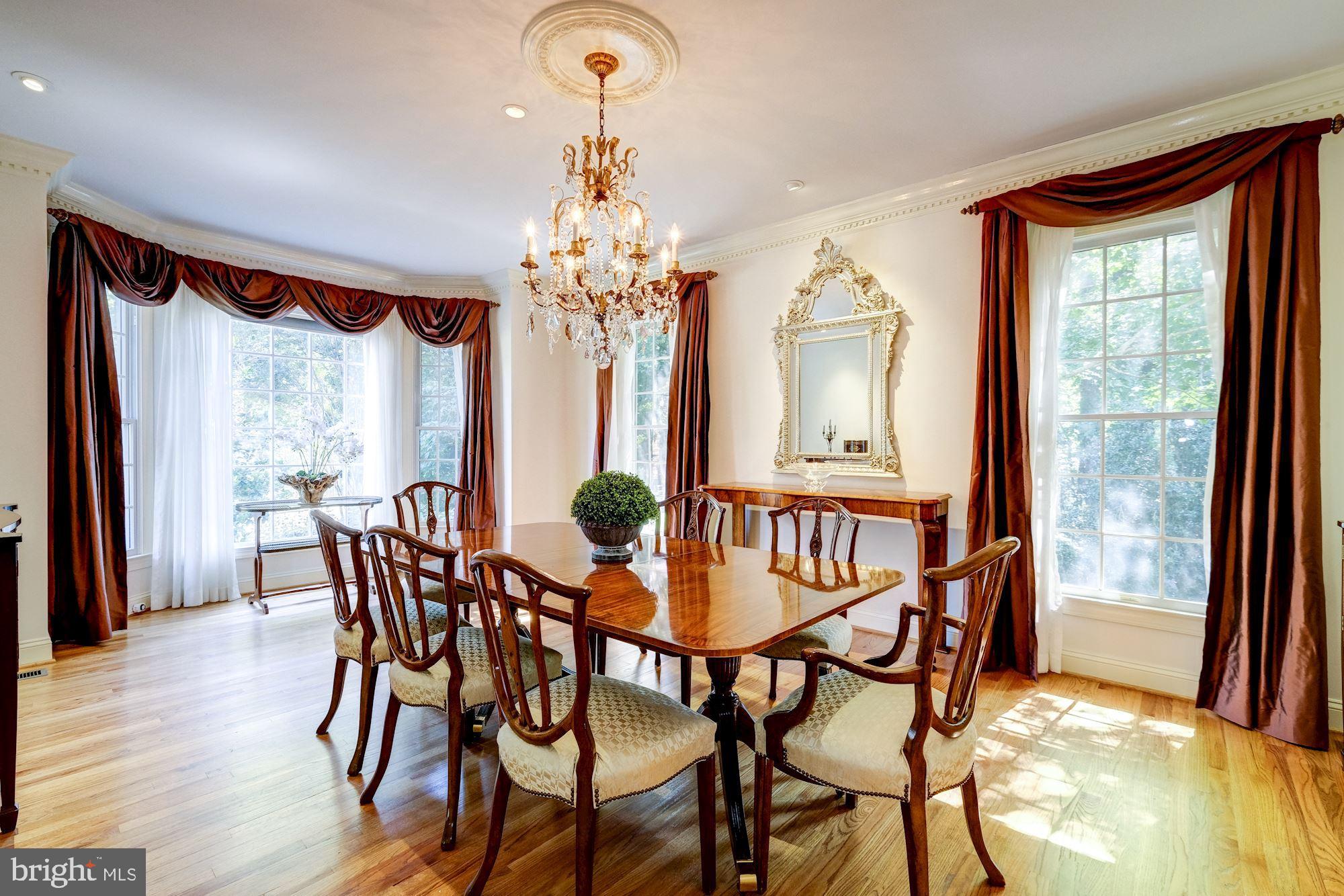 11204 River View Drive Potomac, MD 20854 - Photo 7 of 48 Main Level - Dining Room