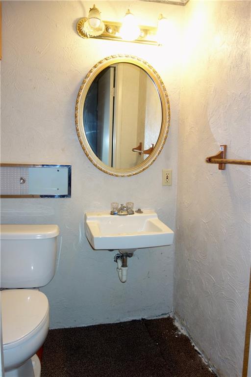 120 Wren Way Washington, PA 15301 - Photo 27 of 30 a bathroom with a sink and a mirror