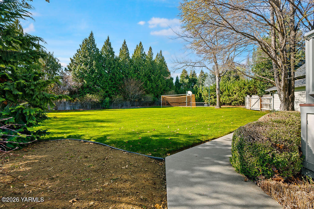 6810 Ravens Gate Way Yakima, WA 98908 - Photo 48 of 49 a view of a pool with a yard