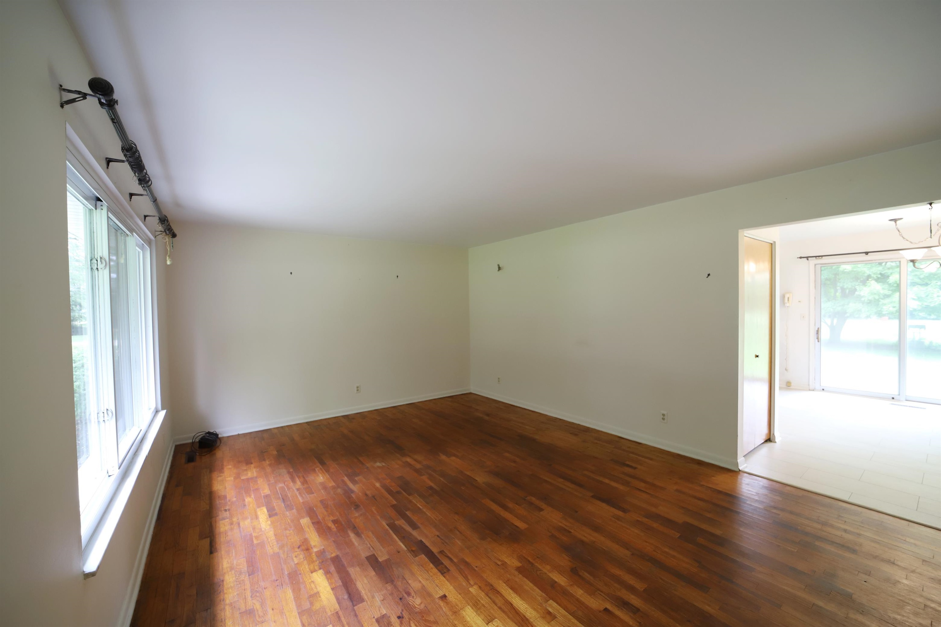 3192 Dillon Road Flushing, MI 48433 - Photo 3 of 28 50115092-2.JPG