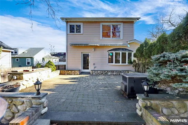 $5,700 | 135 7th Street, Cresskill, NJ 07626