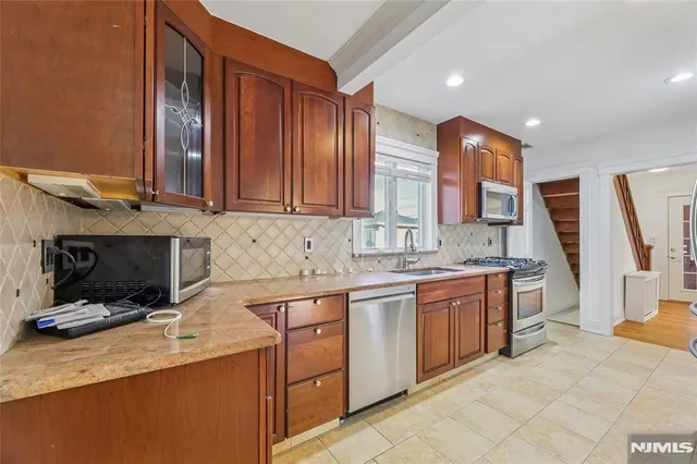 $5,700 | 135 7th Street, Cresskill, NJ 07626