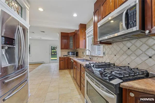 $5,700 | 135 7th Street, Cresskill, NJ 07626