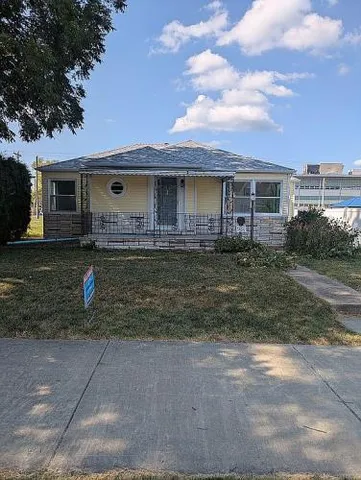 $225,000 | 1405 Broadway, Highland, IL 62249