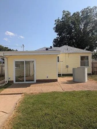 $225,000 | 1405 Broadway, Highland, IL 62249