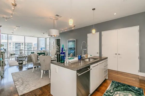 $790,000 | 2200 Victory Avenue, Unit 1901, Dallas, TX 75202