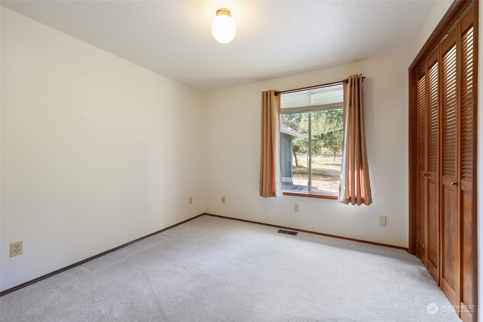 7043 Cooper Point Road Northwest Olympia, WA 98502 - Photo 34 of 40 Gallery Image 34