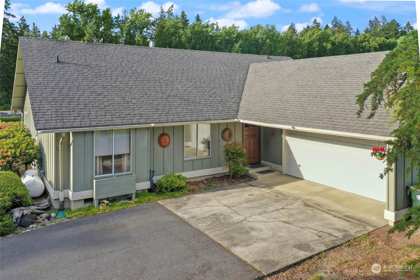 7043 Cooper Point Road Northwest Olympia, WA 98502 - Photo 4 of 40 Gallery Image 4