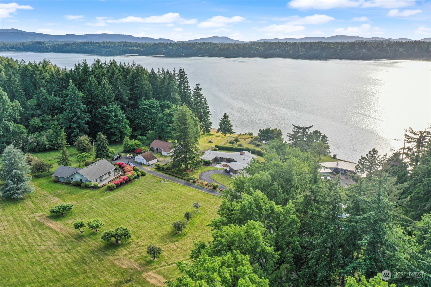 7043 Cooper Point Road Northwest Olympia, WA 98502 - Photo 7 of 40 Gallery Image 7