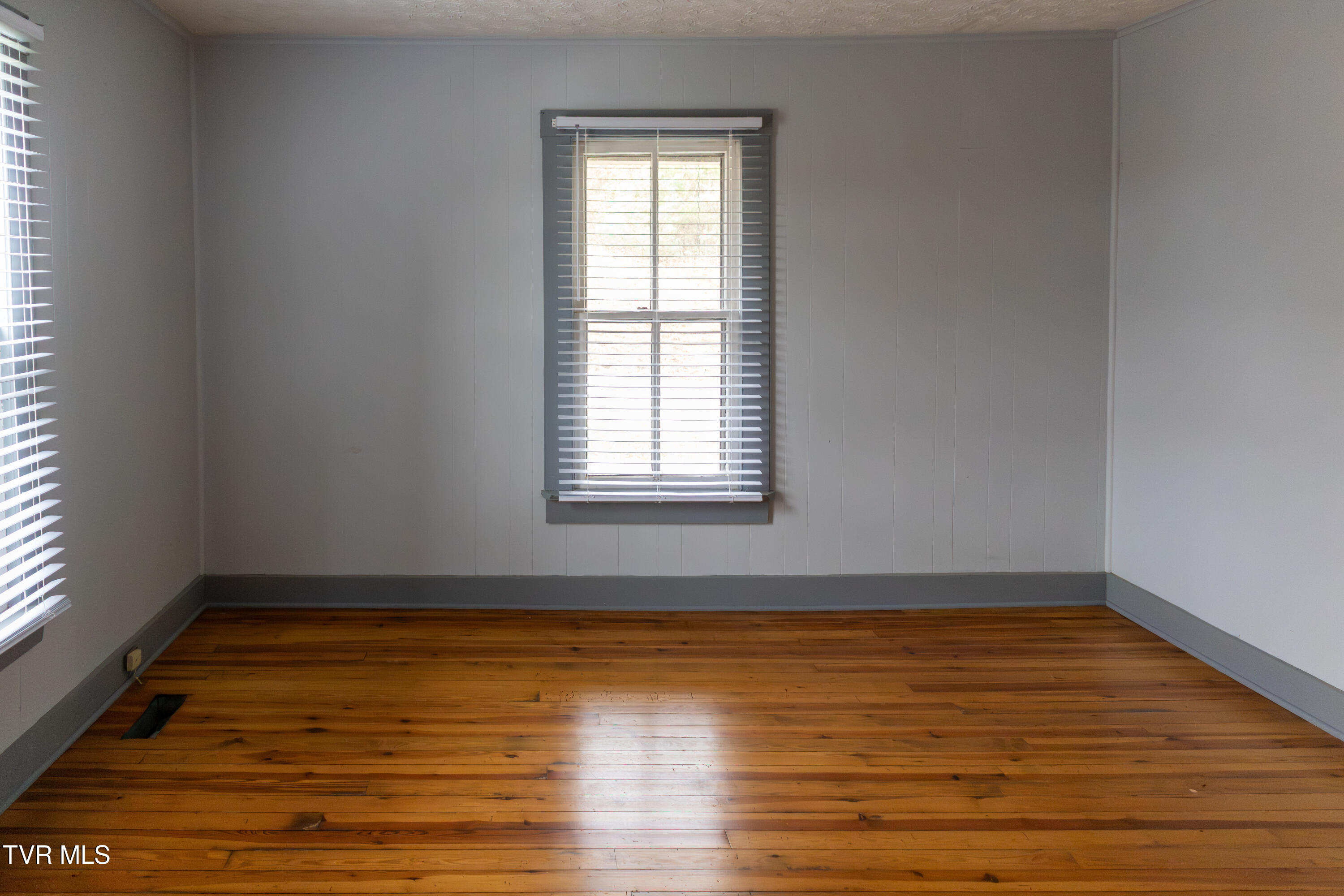 136 Riverview Street Newport, TN 37821 - Photo 11 of 35 20251130-IMG_3192