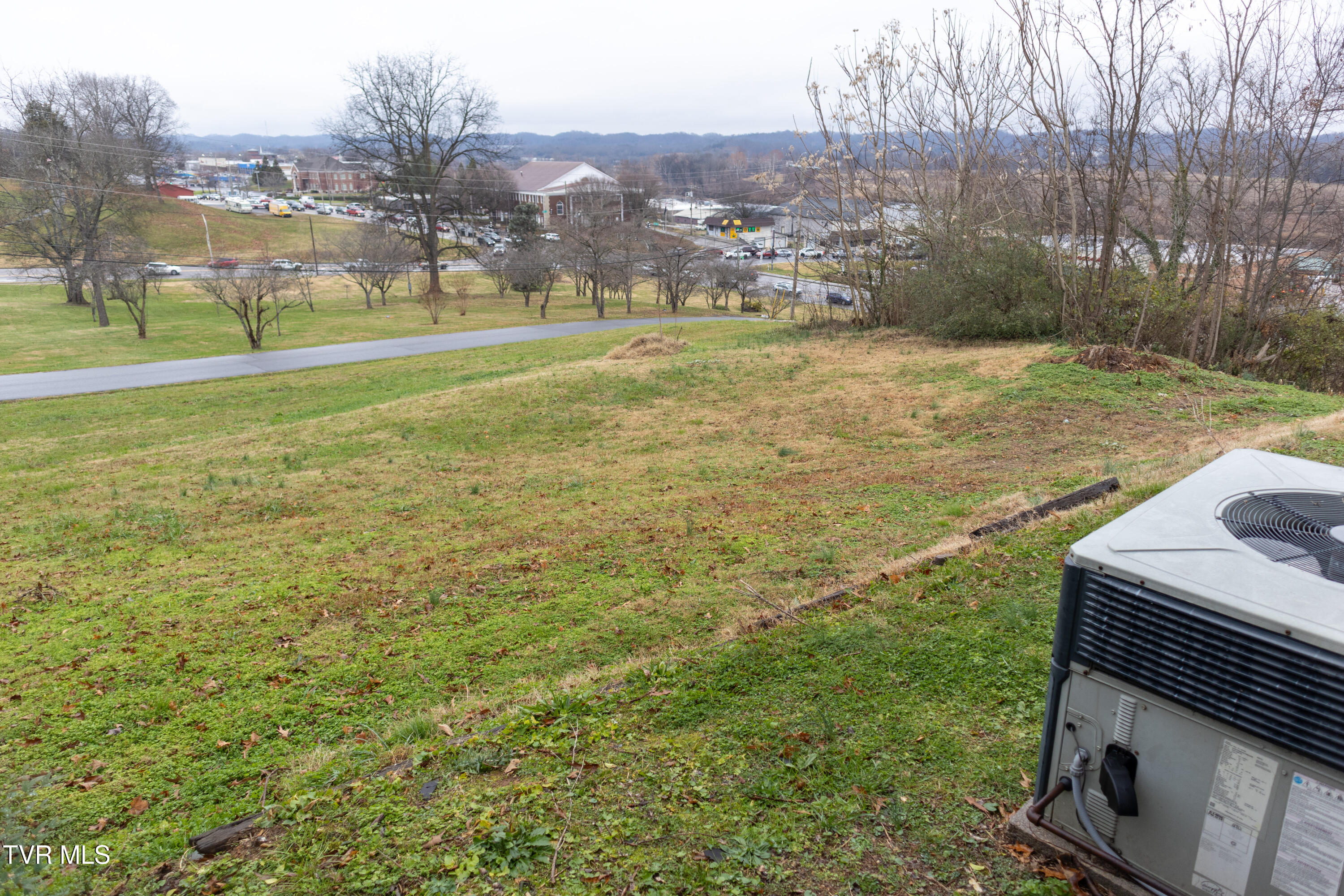 136 Riverview Street Newport, TN 37821 - Photo 26 of 35 20251130-IMG_3216