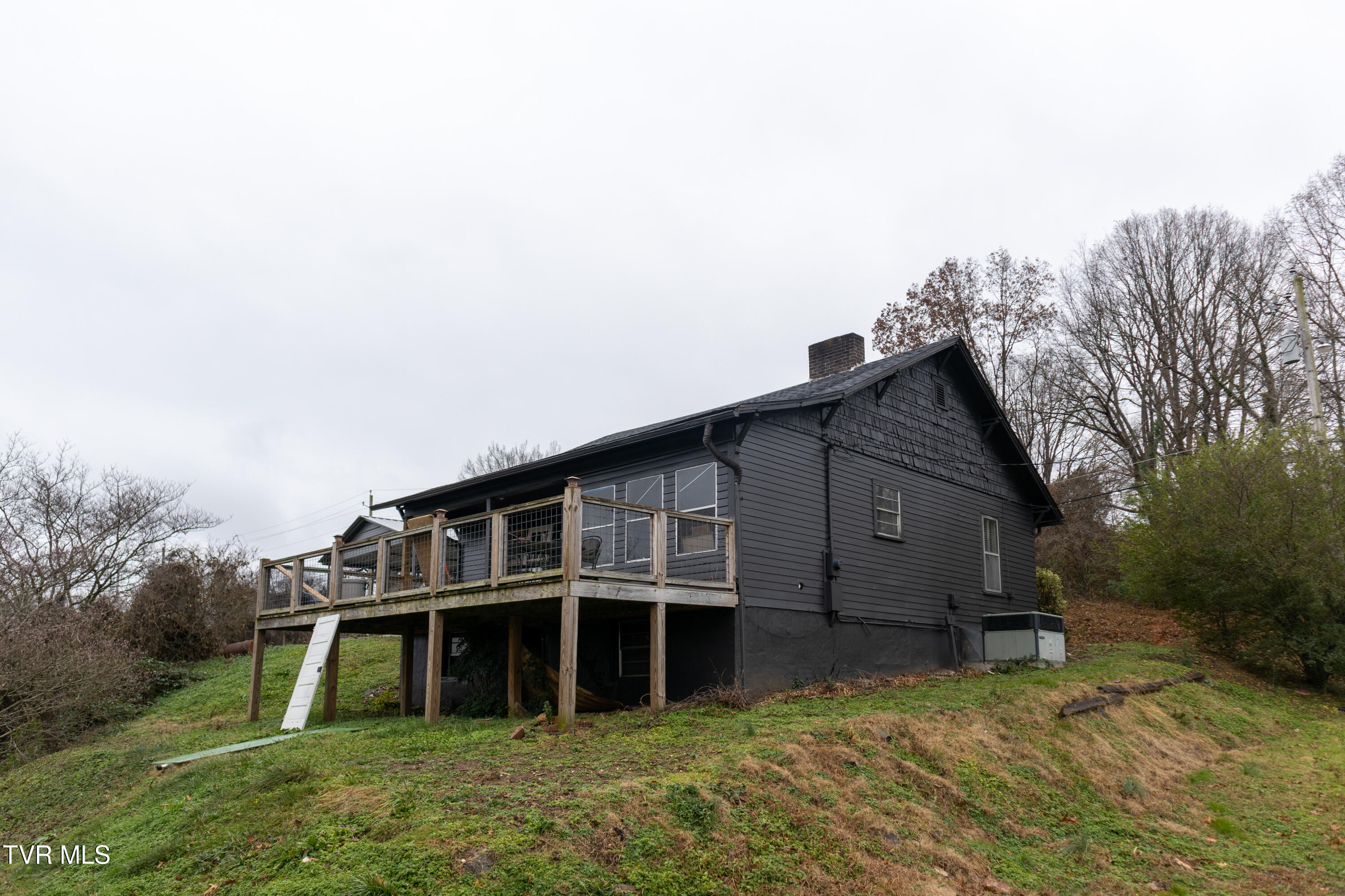 136 Riverview Street Newport, TN 37821 - Photo 29 of 35 20251130-IMG_3219