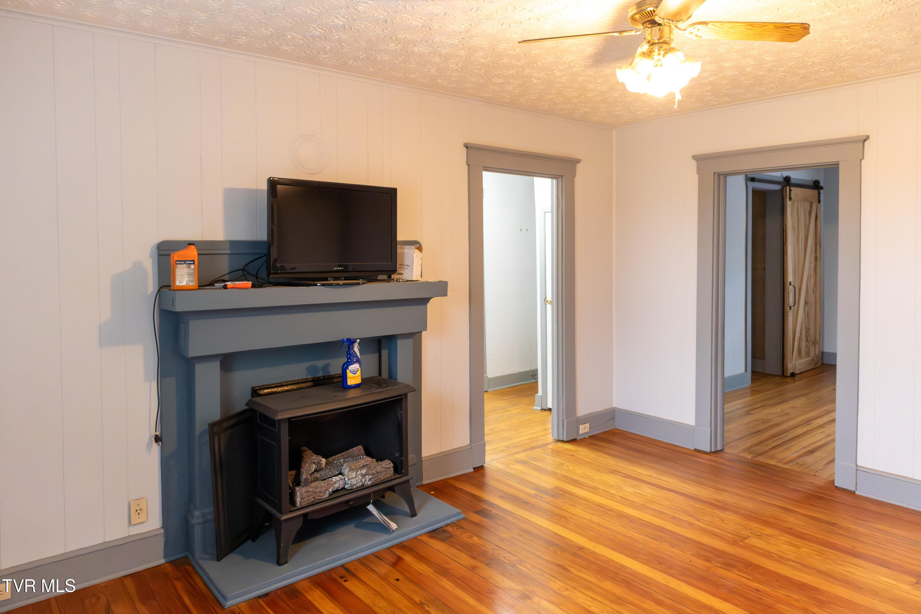 136 Riverview Street Newport, TN 37821 - Photo 4 of 35 20251130-IMG_3176