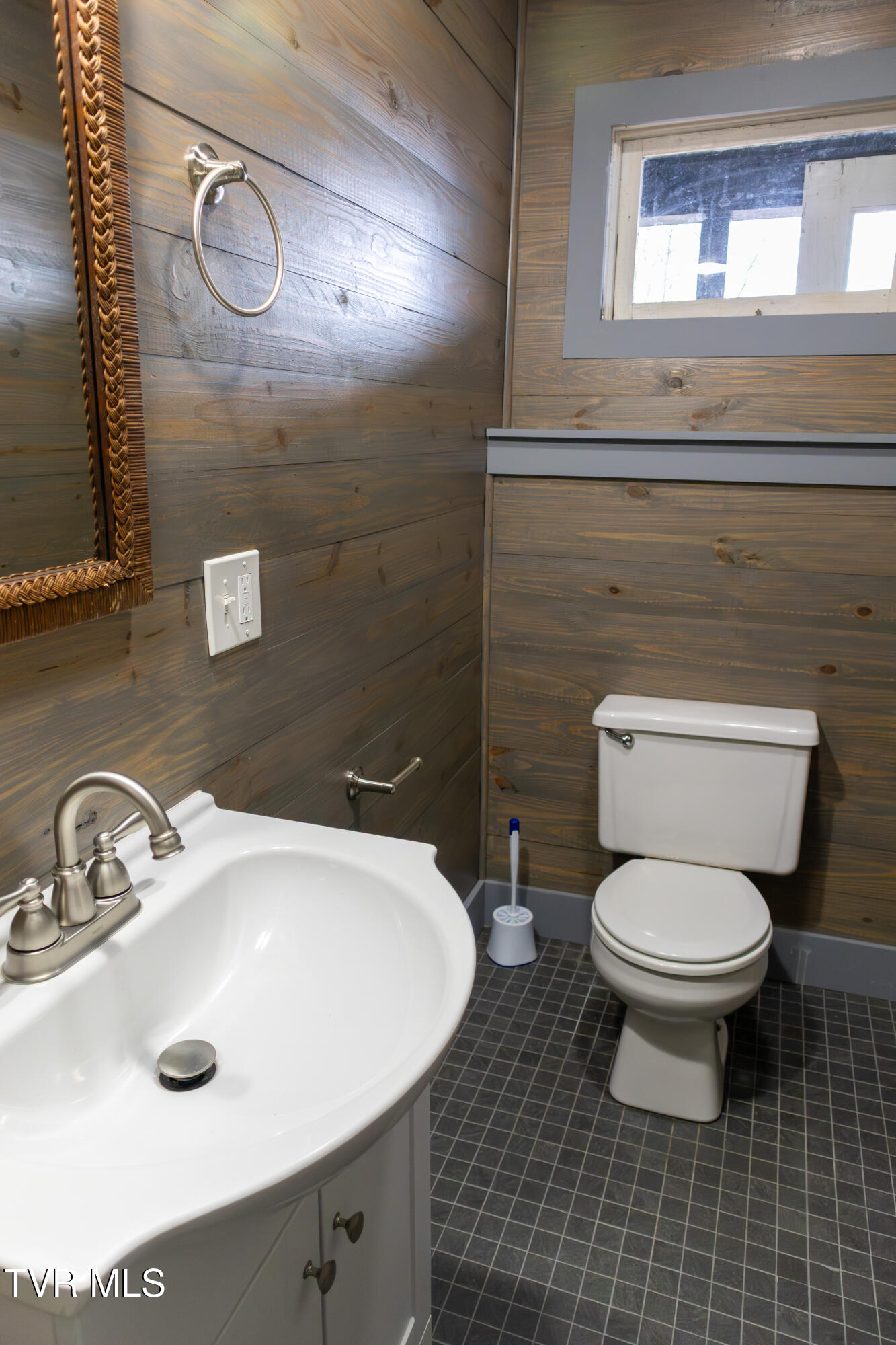 136 Riverview Street Newport, TN 37821 - Photo 10 of 35 20251130-IMG_3185