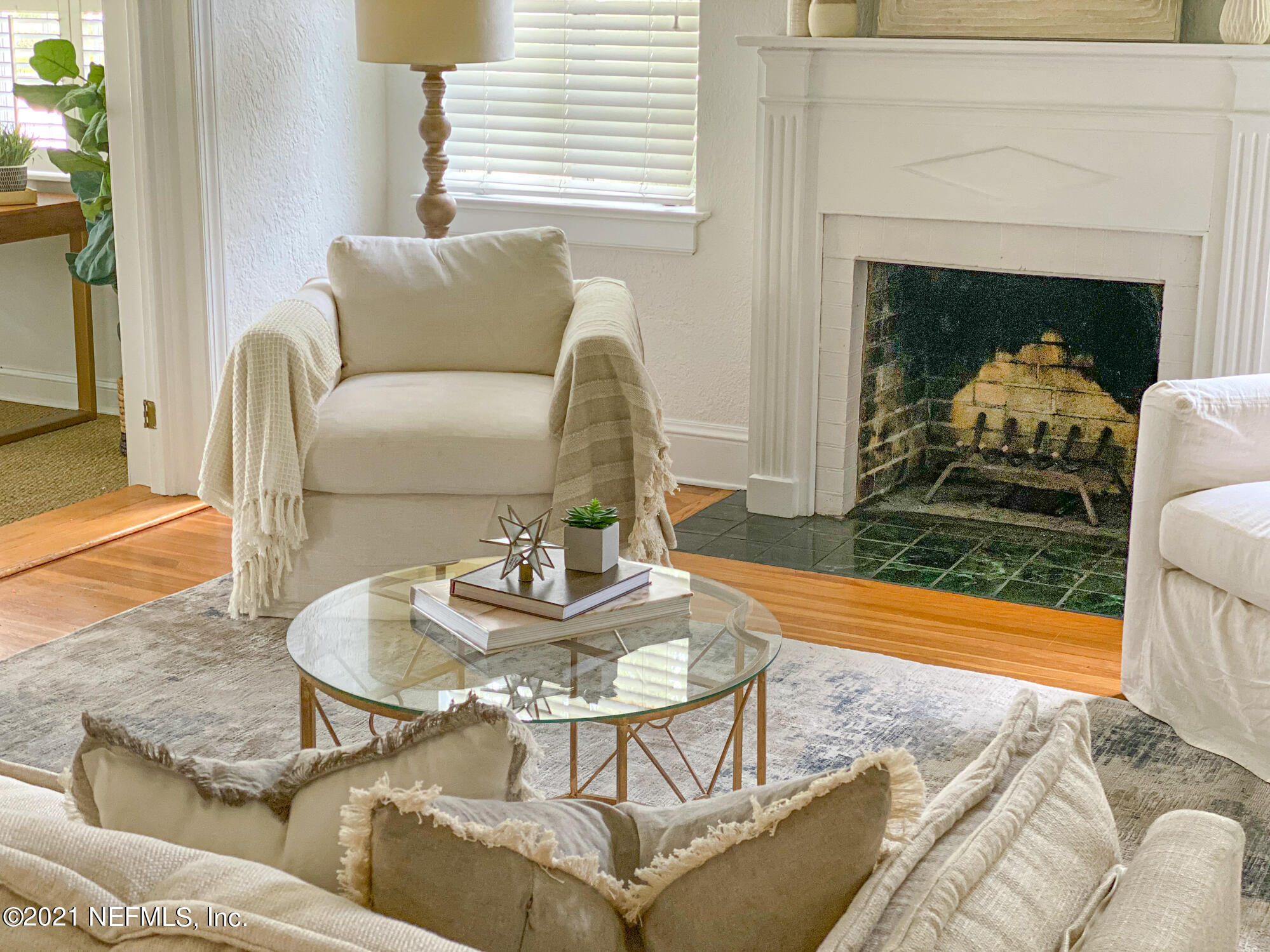 1230 River Oaks Road Jacksonville, FL 32207 - Photo 9 of 36 Living room