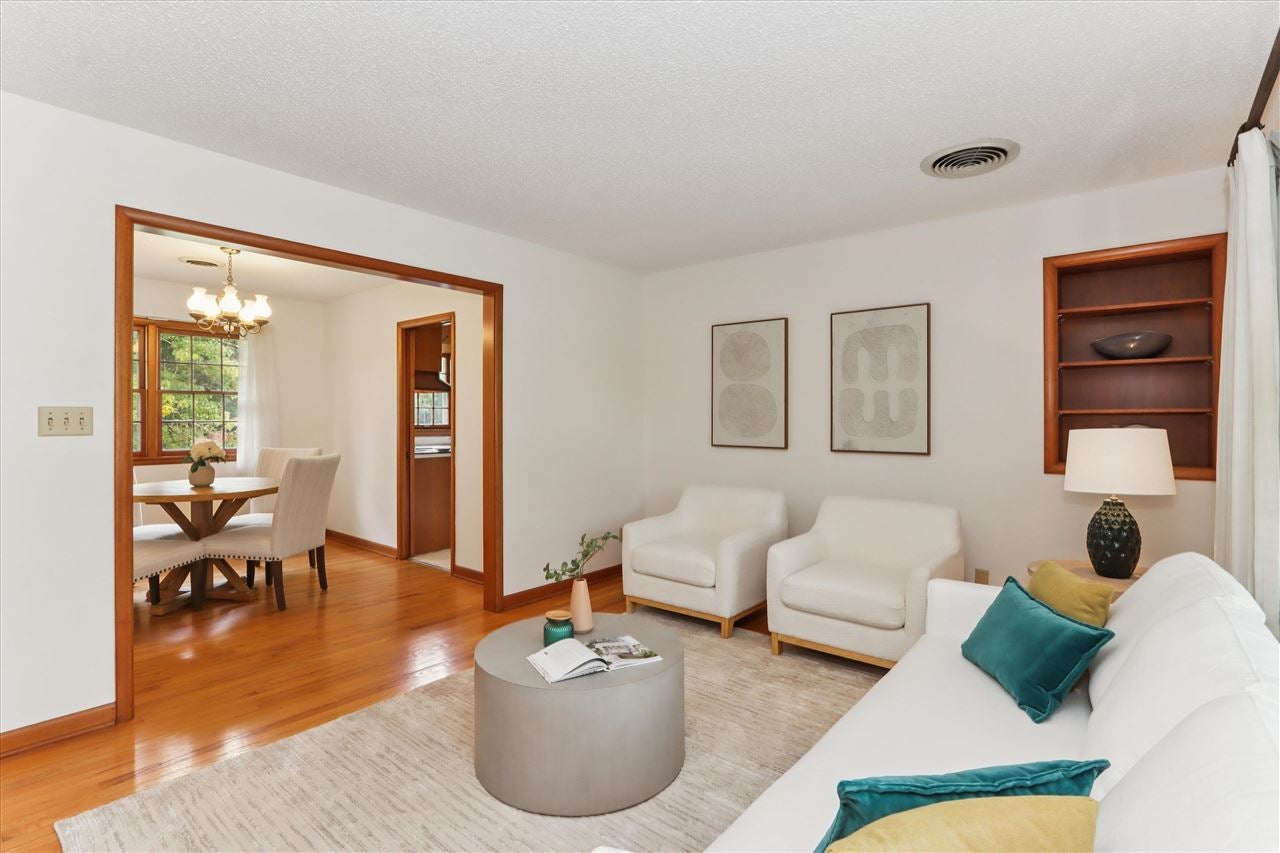 2018 Rochester Avenue Iowa City, IA 52245 - Photo 4 of 36 Gallery Image 4