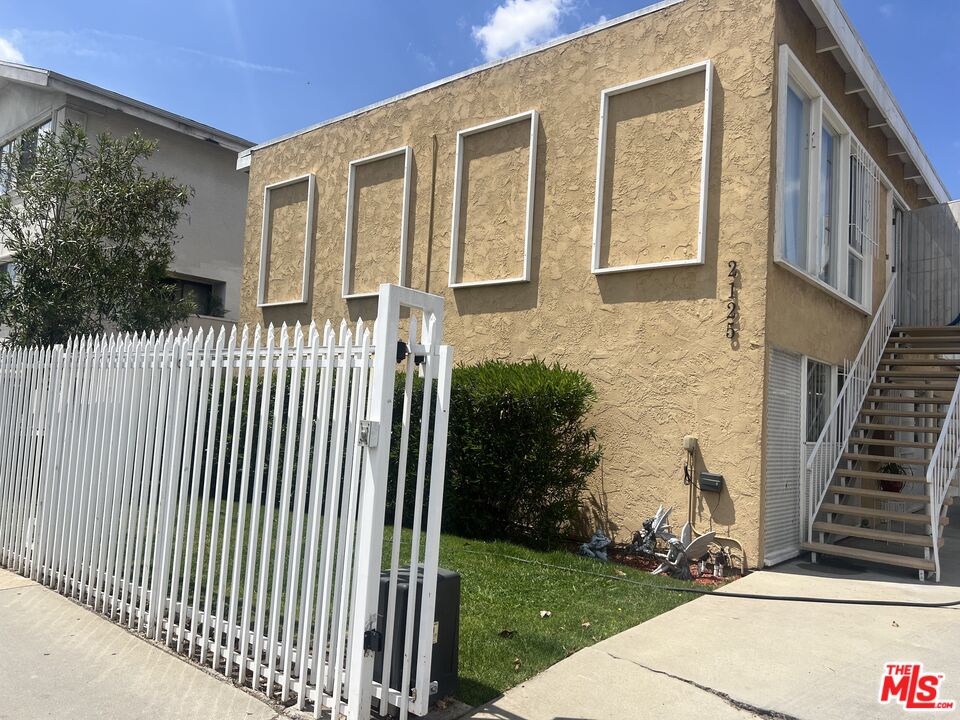 2125 Crenshaw Boulevard Los Angeles, CA 90016 - Photo 3 of 15