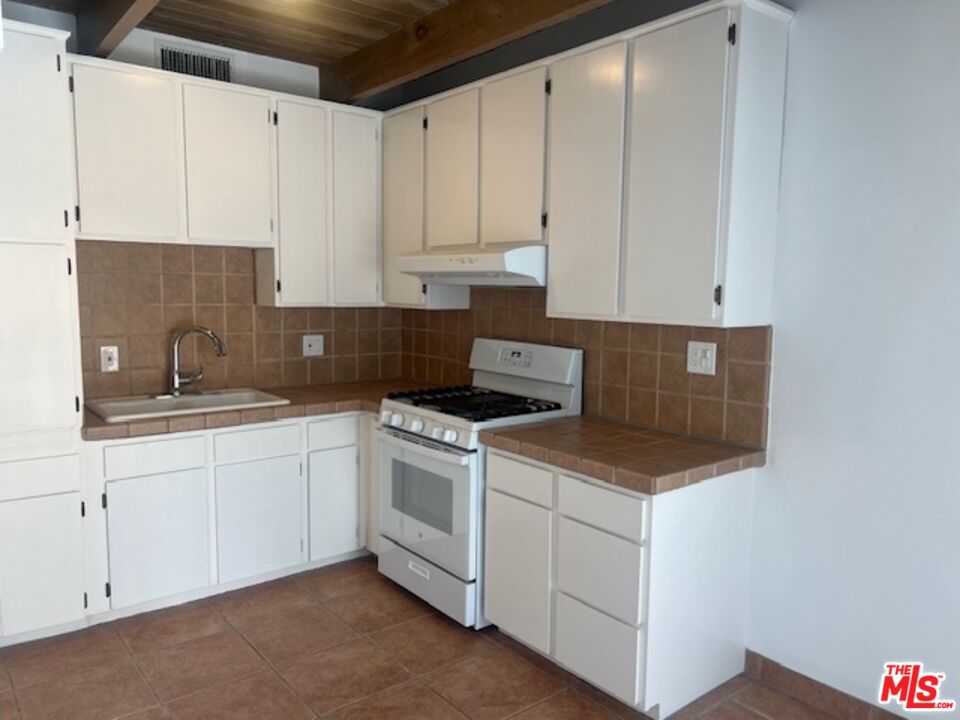 2125 Crenshaw Boulevard Los Angeles, CA 90016 - Photo 7 of 15