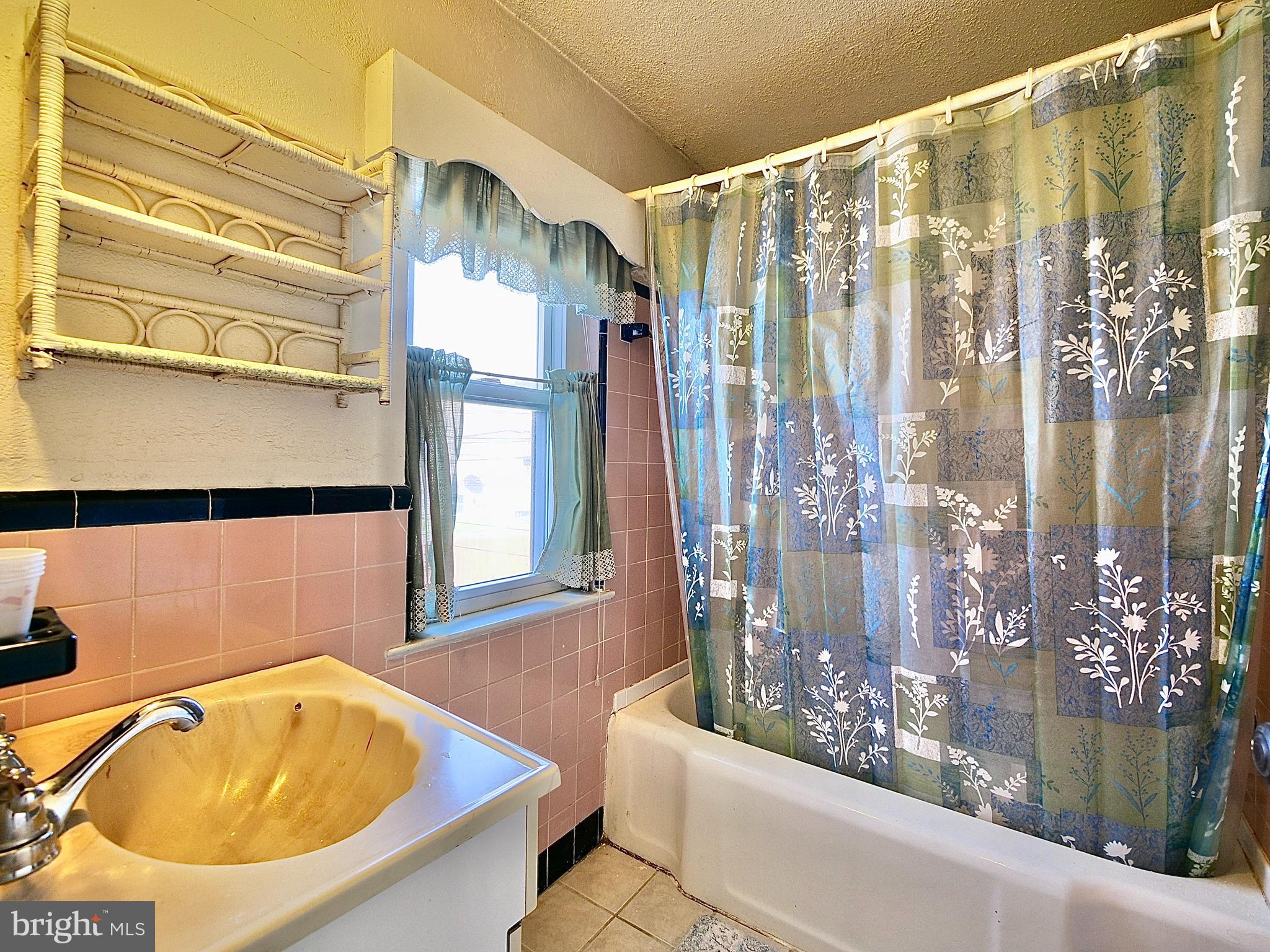 711 Braxton Road Ridley Park, PA 19078 - Photo 31 of 50 Hall bathroom