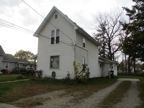 $129,900 | 608 Oakwood Avenue, Owosso, MI 48867