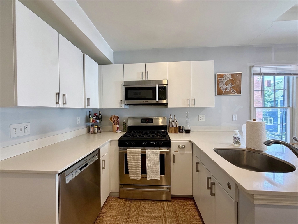 77 F Street, Unit 2 Boston, MA 02127 - Photo 4 of 13