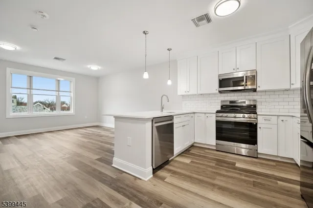 $3,750 | 246 Main Street, Unit 304, Chatham, NJ 07928