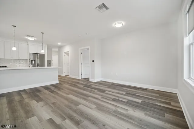 $3,750 | 246 Main Street, Unit 304, Chatham, NJ 07928