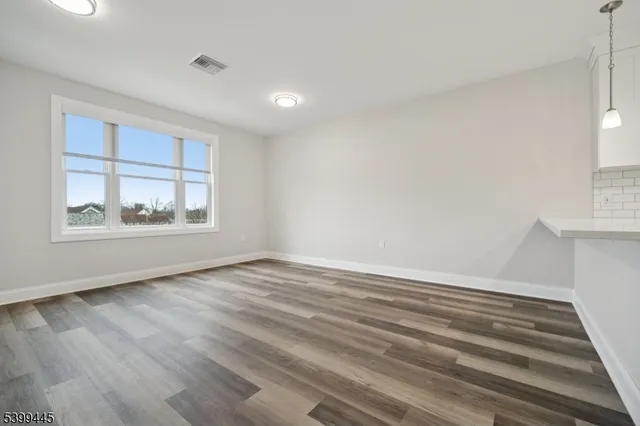 $3,750 | 246 Main Street, Unit 304, Chatham, NJ 07928