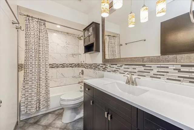 $249,900 | 6114 West 55th Street, Unit 5, Chicago, IL 60638