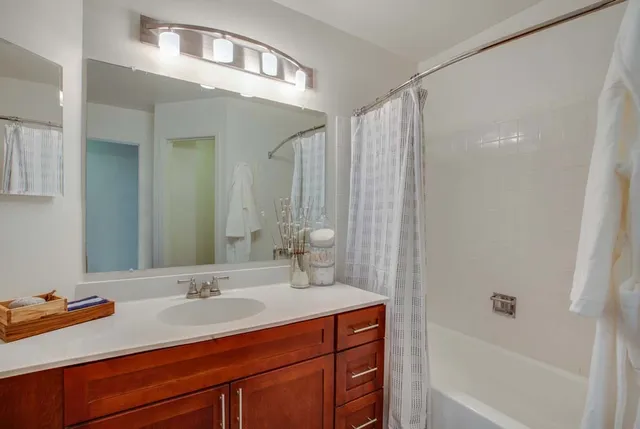 $1,729 | 6081 Stewart Drive, Unit 214, Willowbrook, IL 60527