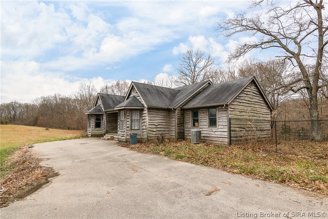 7605 Heil Road Henryville, IN 47126 - Photo 3 of 24 Gallery Image 3