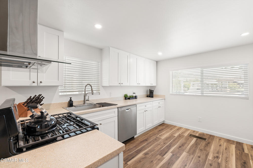 1550 Rory Lane, Unit 166 Simi Valley, CA 93063 - Photo 10 of 29
