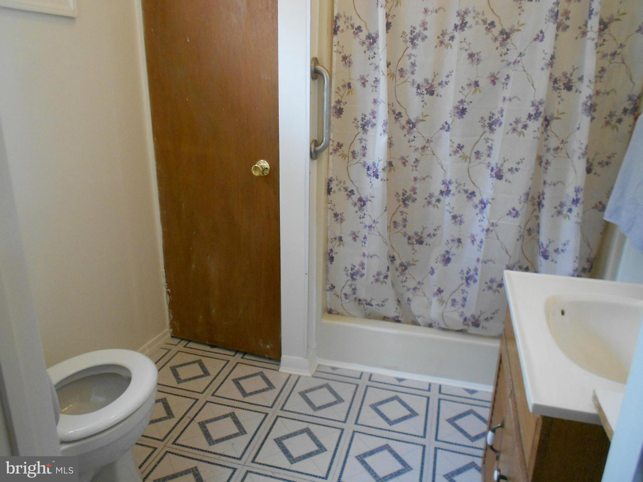 6235 Robin Hill Road Baltimore, MD 21207 - Photo 15 of 30 a bathroom with a bathtub and shower