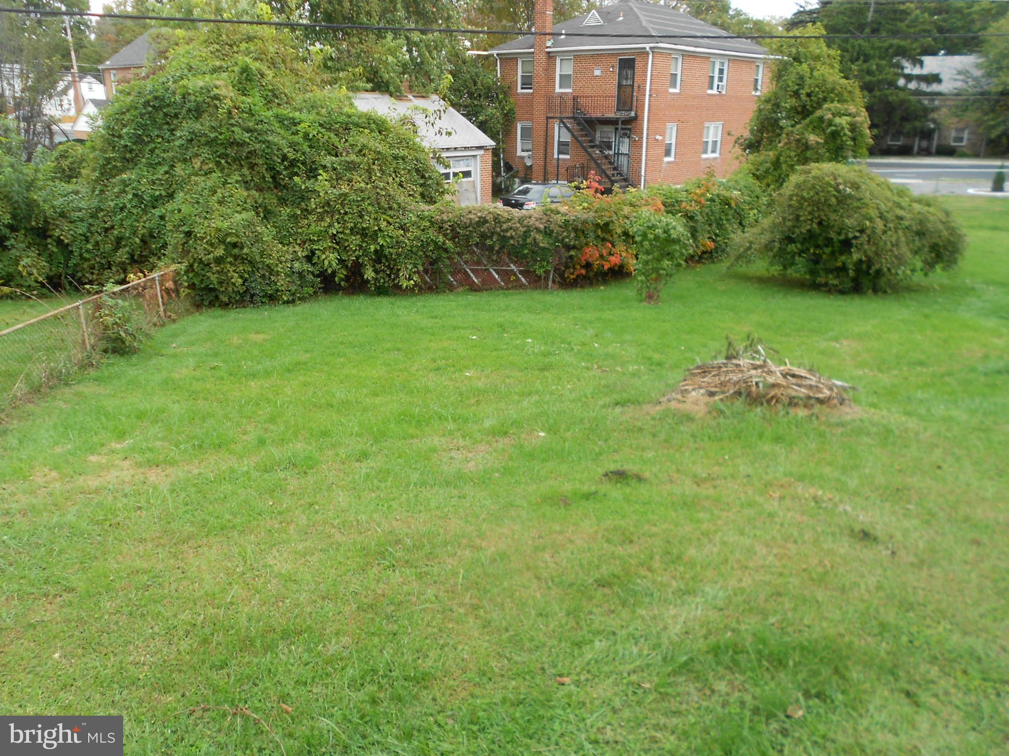 6235 Robin Hill Road Baltimore, MD 21207 - Photo 3 of 30 a backyard of a house with plants and large trees