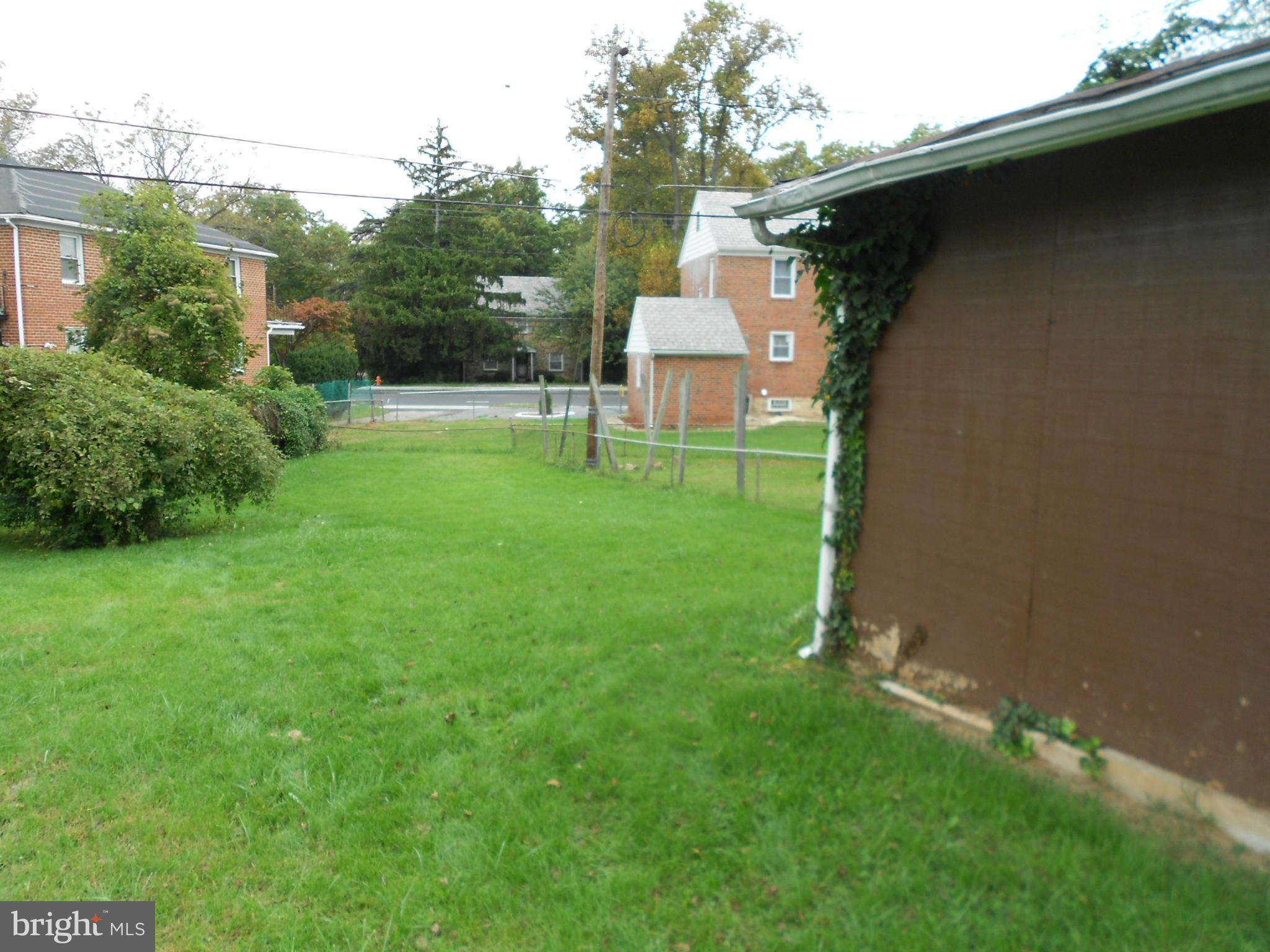 6235 Robin Hill Road Baltimore, MD 21207 - Photo 27 of 30 a view of a back yard of the house and front view of a house