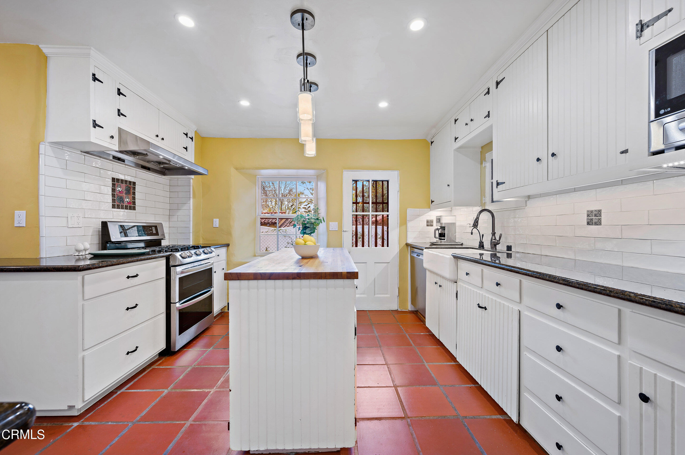 511 Garfield Avenue South Pasadena, CA 91030 - Photo 12 of 46 a kitchen with cabinets and window
