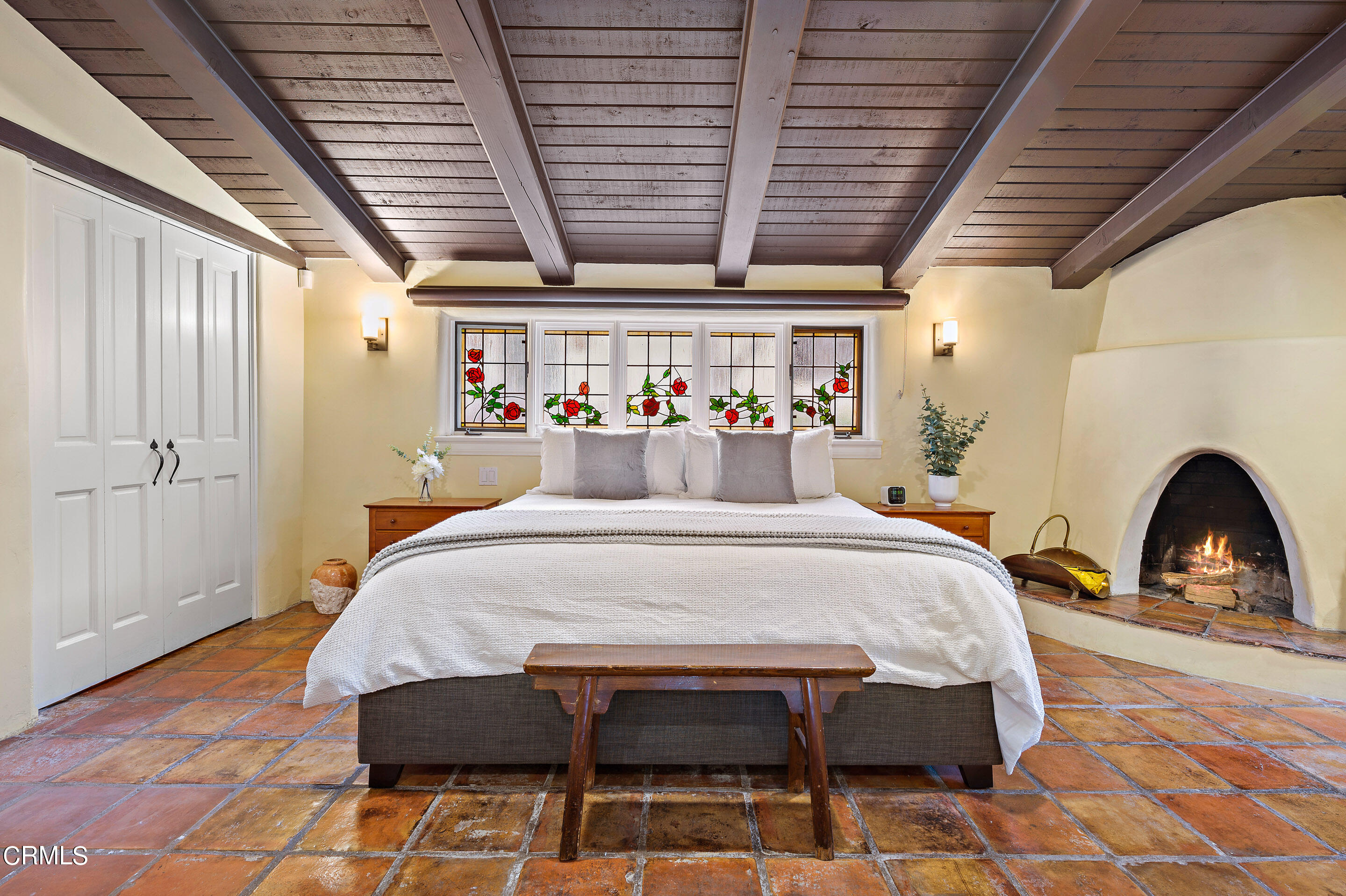 511 Garfield Avenue South Pasadena, CA 91030 - Photo 18 of 46 a bed room with a bed and a kitchen