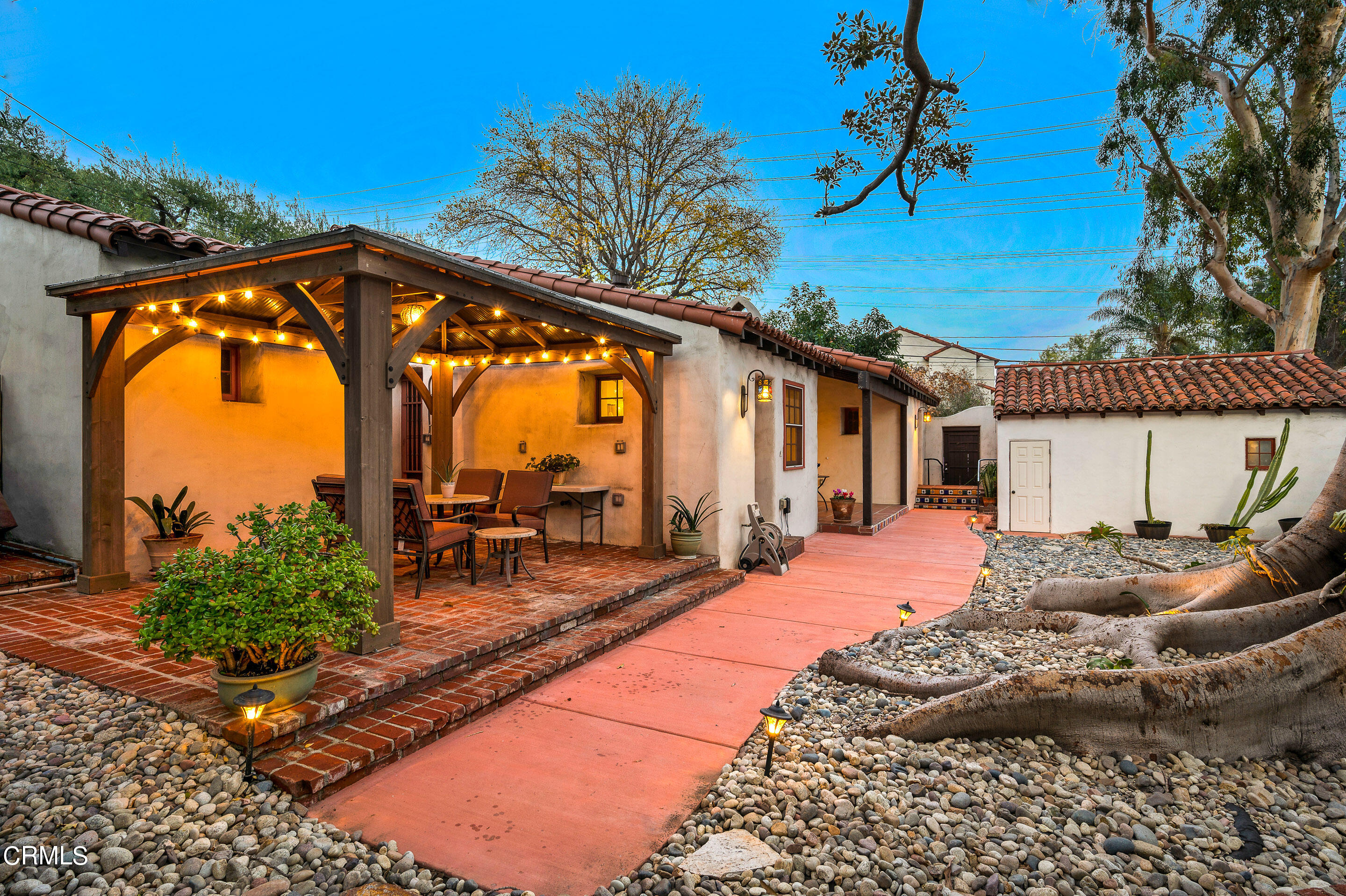 511 Garfield Avenue South Pasadena, CA 91030 - Photo 38 of 46 a backyard of a house with table and chairs