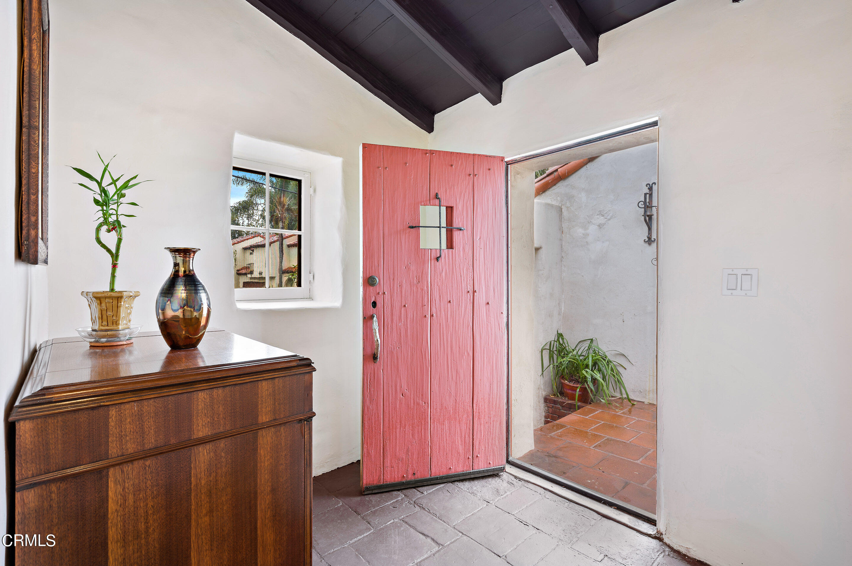 511 Garfield Avenue South Pasadena, CA 91030 - Photo 4 of 46 a vase of flowers sitting on a table