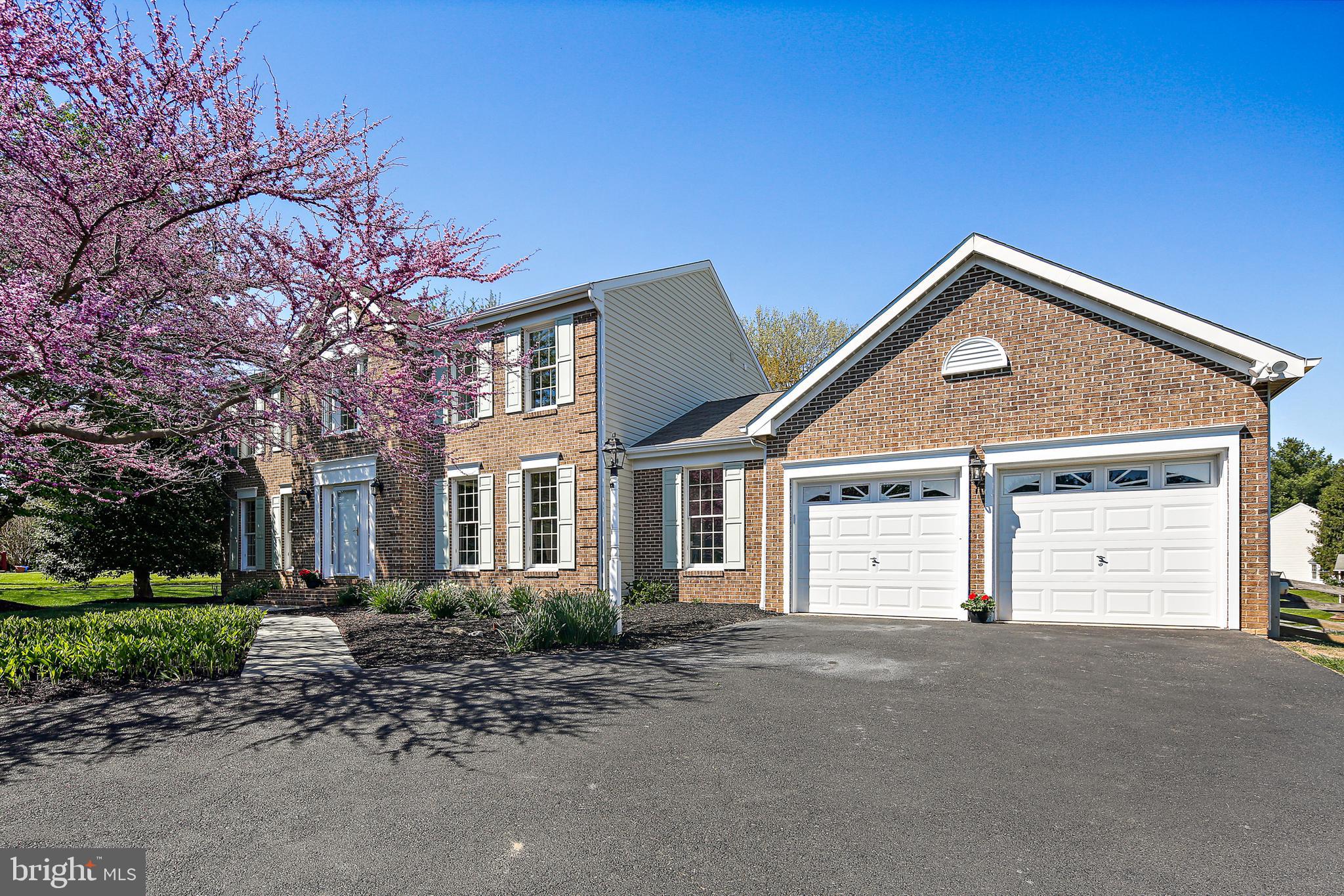 10268 Wetherburn Road Ellicott City, MD 21042 - Photo 4 of 40 Colonial with oversized attached 2 car garage