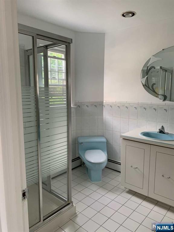 73 East Gouverneur Avenue Rutherford, NJ 07070 - Photo 22 of 33 a bathroom with a toilet a sink and mirror
