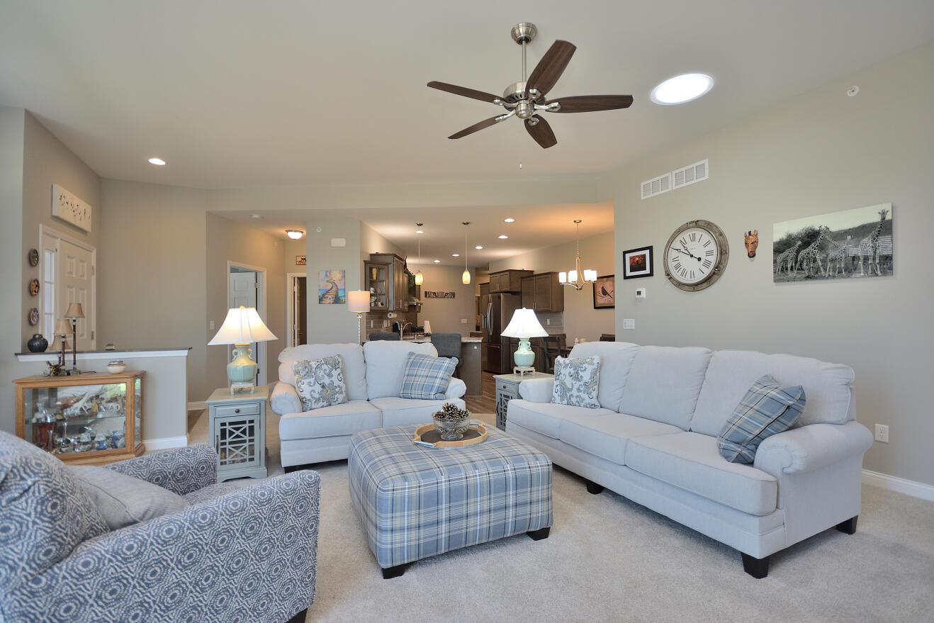 4380 Nighthawk Trail Brookfield, WI 53005 - Photo 22 of 37 Living room